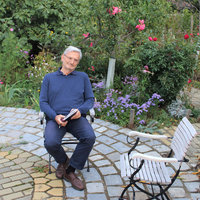 Mag. Mag. Friedrich Zottl macht Notizen